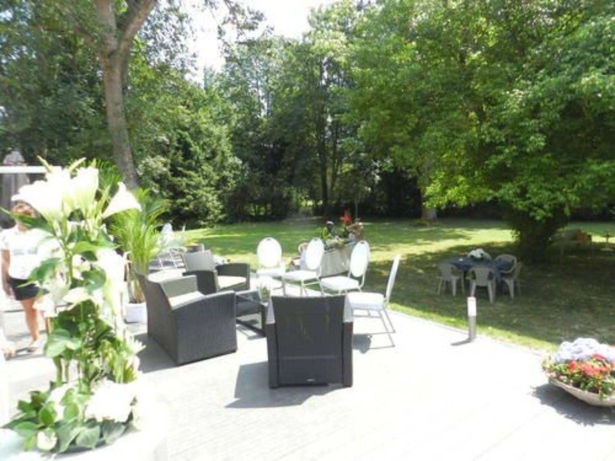 Domaine De La Palle Pontgibaud Exterior photo